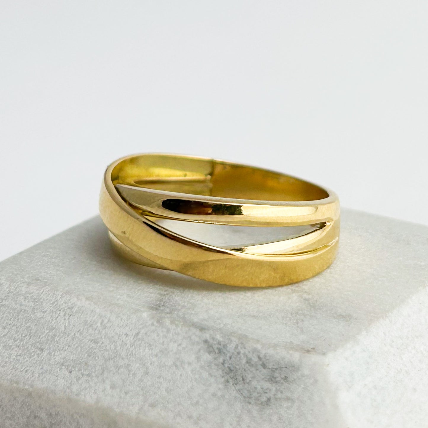 Anillo cinta cruzada oro 18k