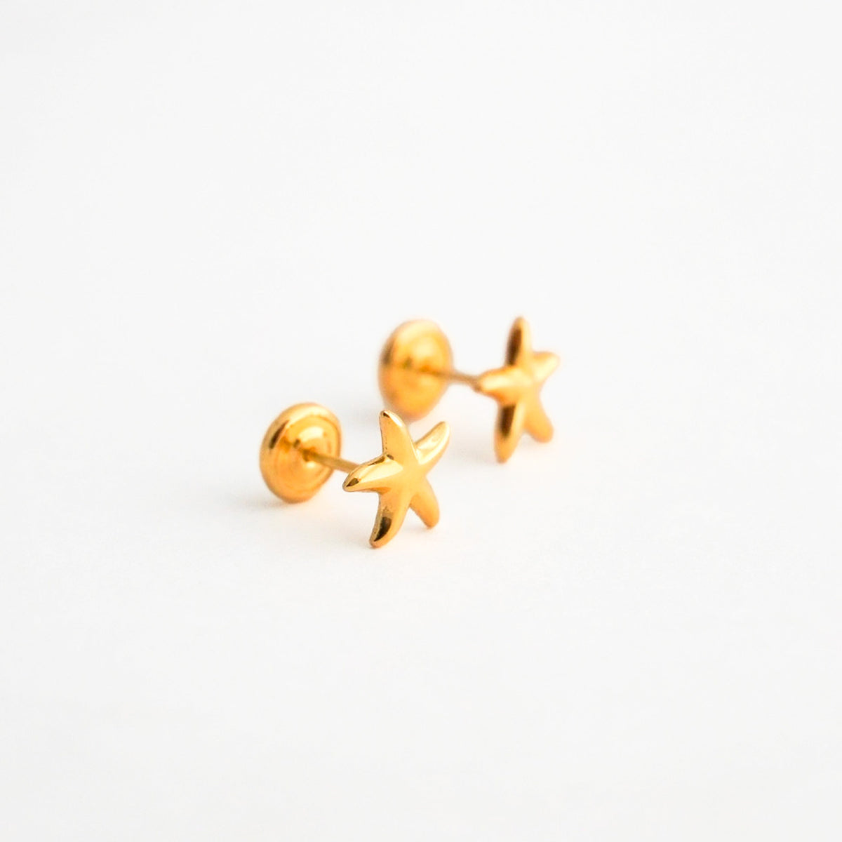 Arete Bebé de Estrella de Mar en Oro 18K