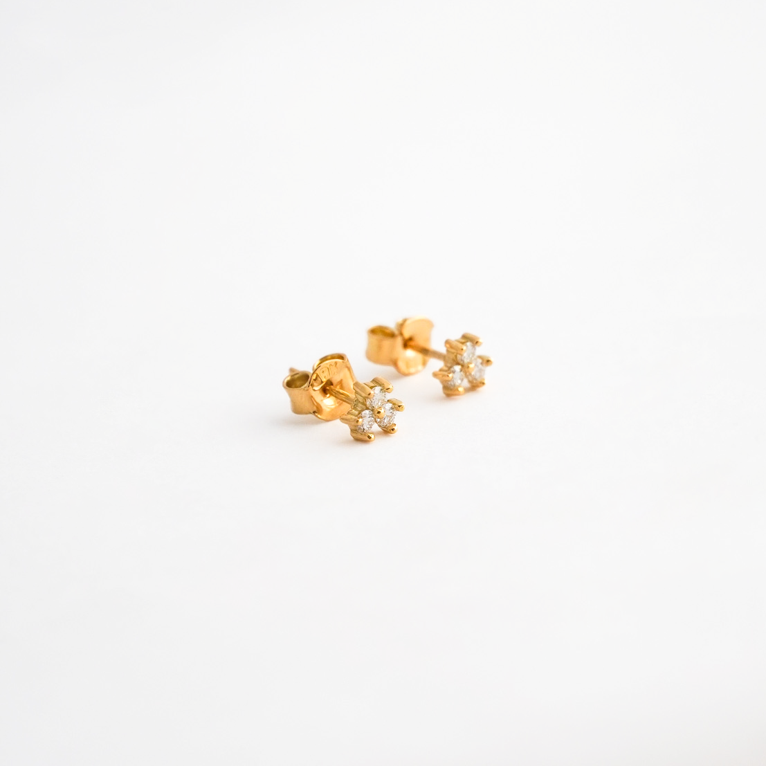 Aretes Trébol de Luz en Oro 18K
