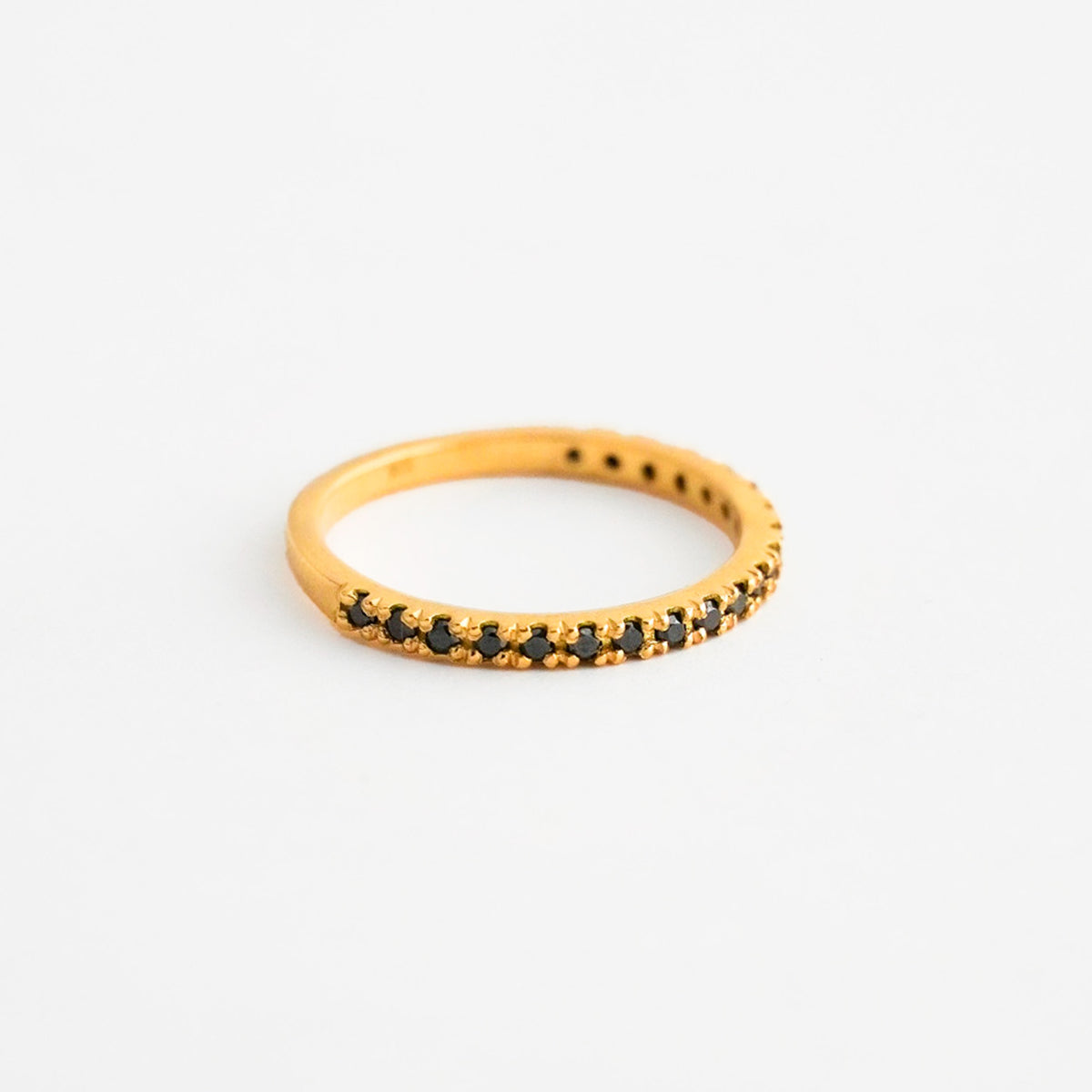 Anillo Cintillo Riviere 20 Diamantes Naturales Negros en Oro 18K