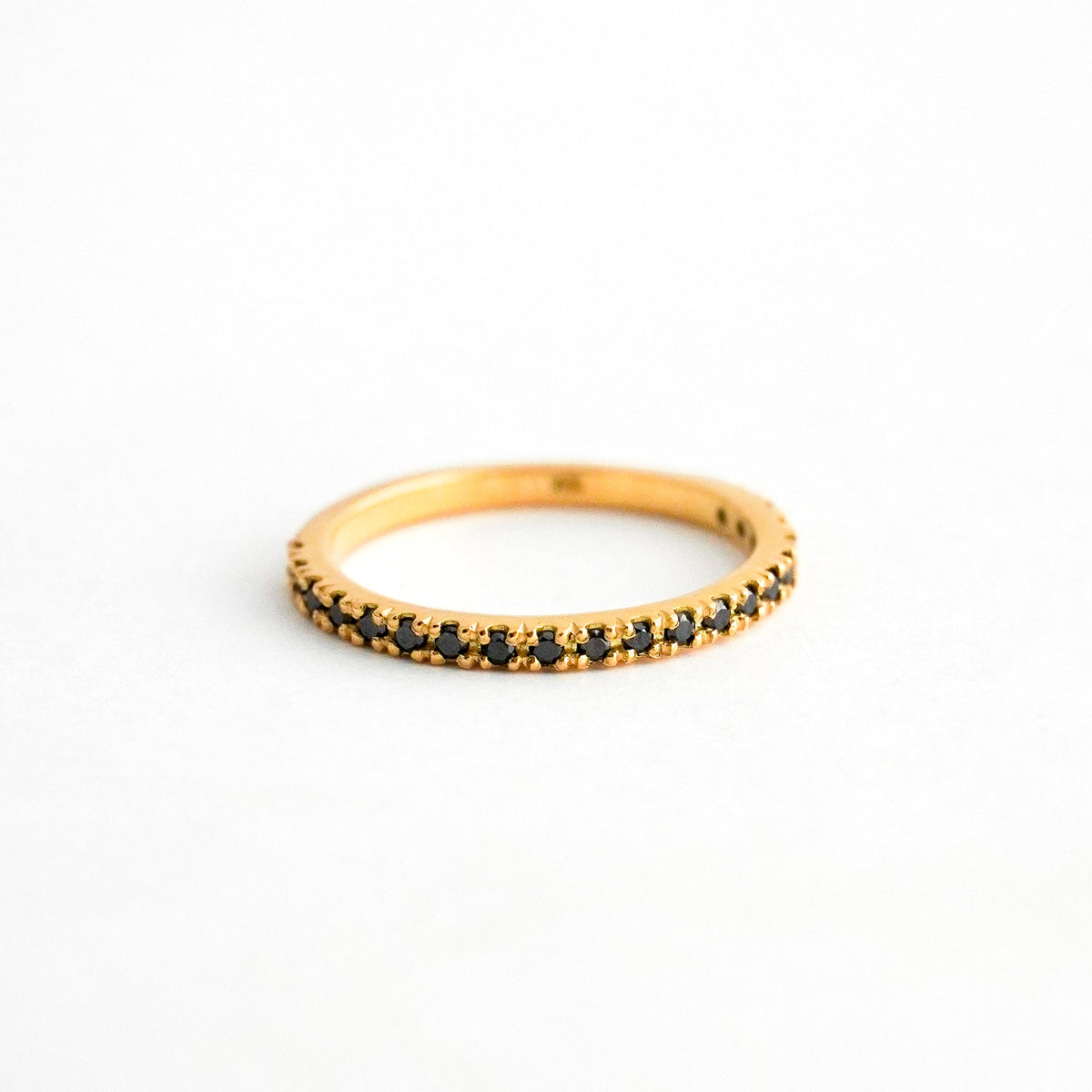 Anillo Cintillo Riviere 20 Diamantes Naturales Negros en Oro 18K
