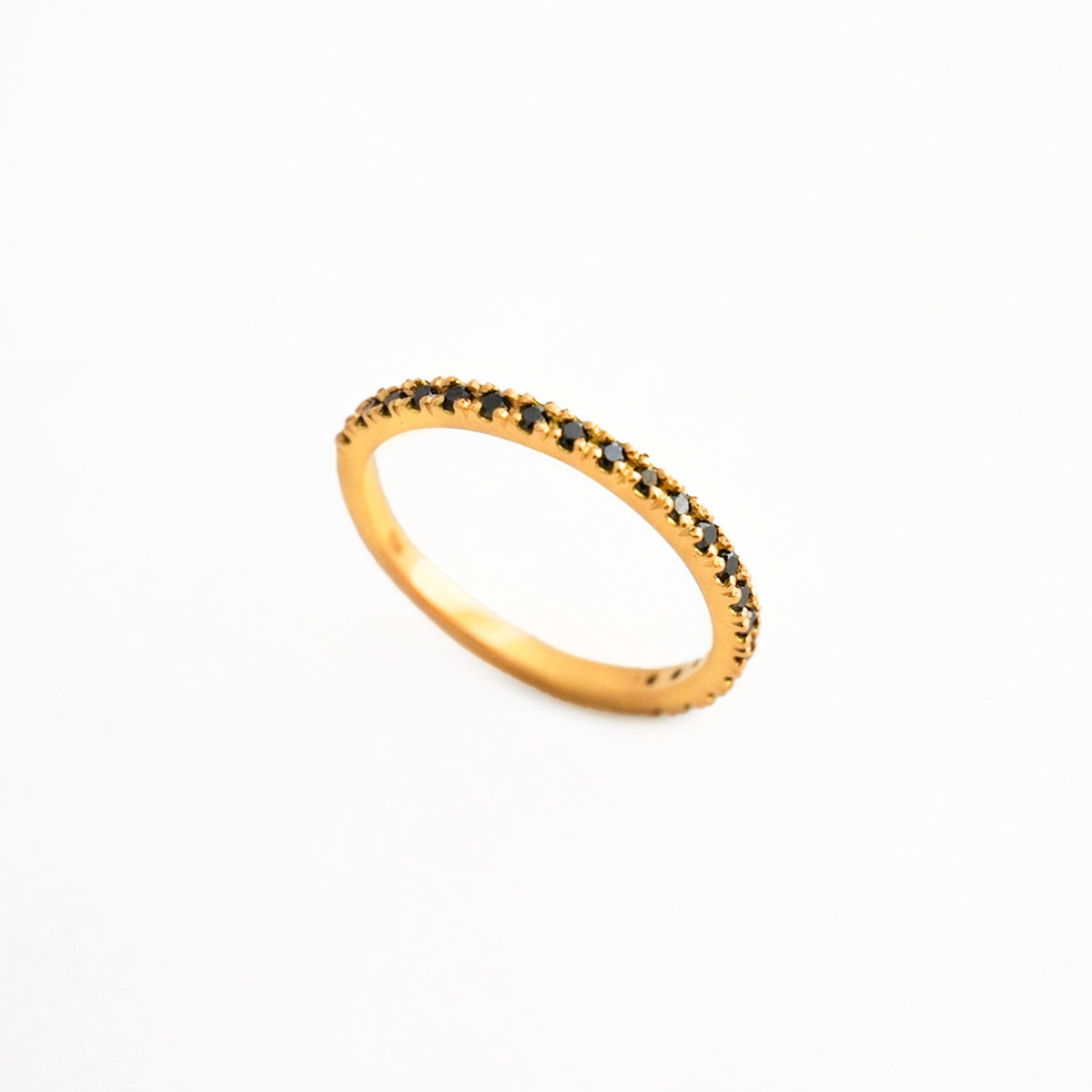 Anillo Cintillo Riviere 20 Diamantes Naturales Negros en Oro 18K