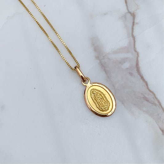 Medalla Virgen de Guadalupe oval Oro18k