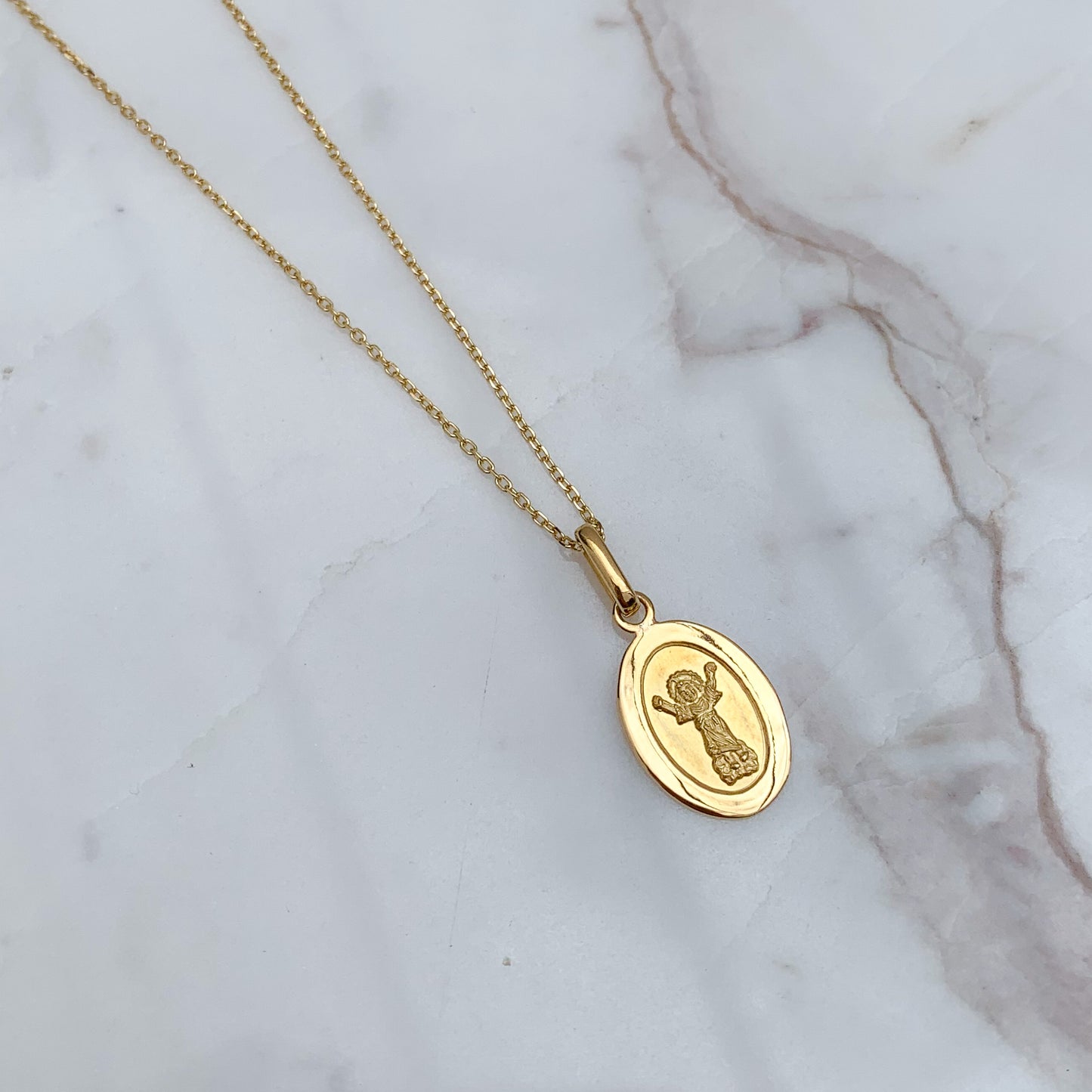 Medalla Divino niño oval Oro18k