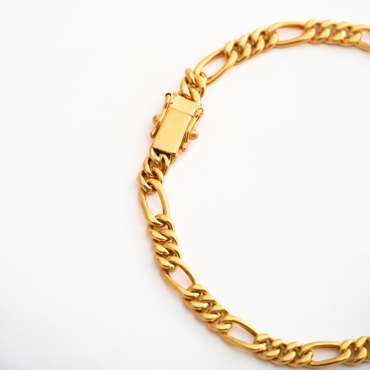 Pulsera modelo figaro cartier 4.8 mm Oro18k