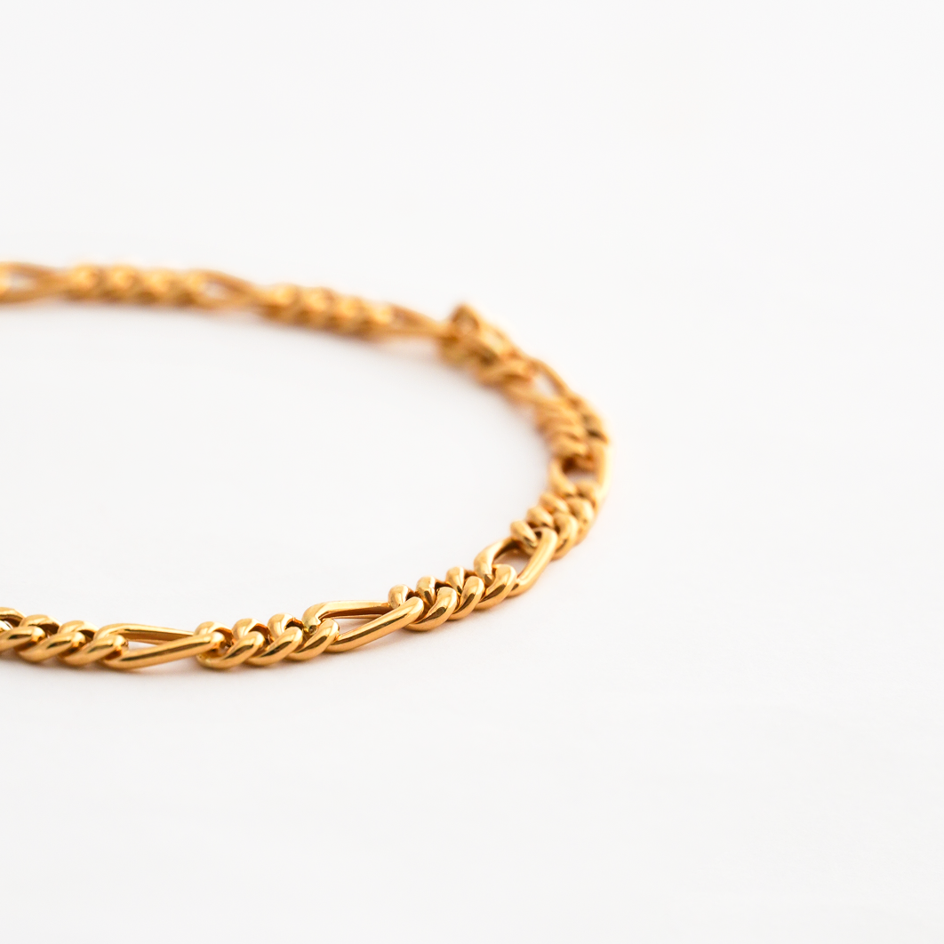 Pulsera modelo figaro cartier 4.8 mm Oro18k